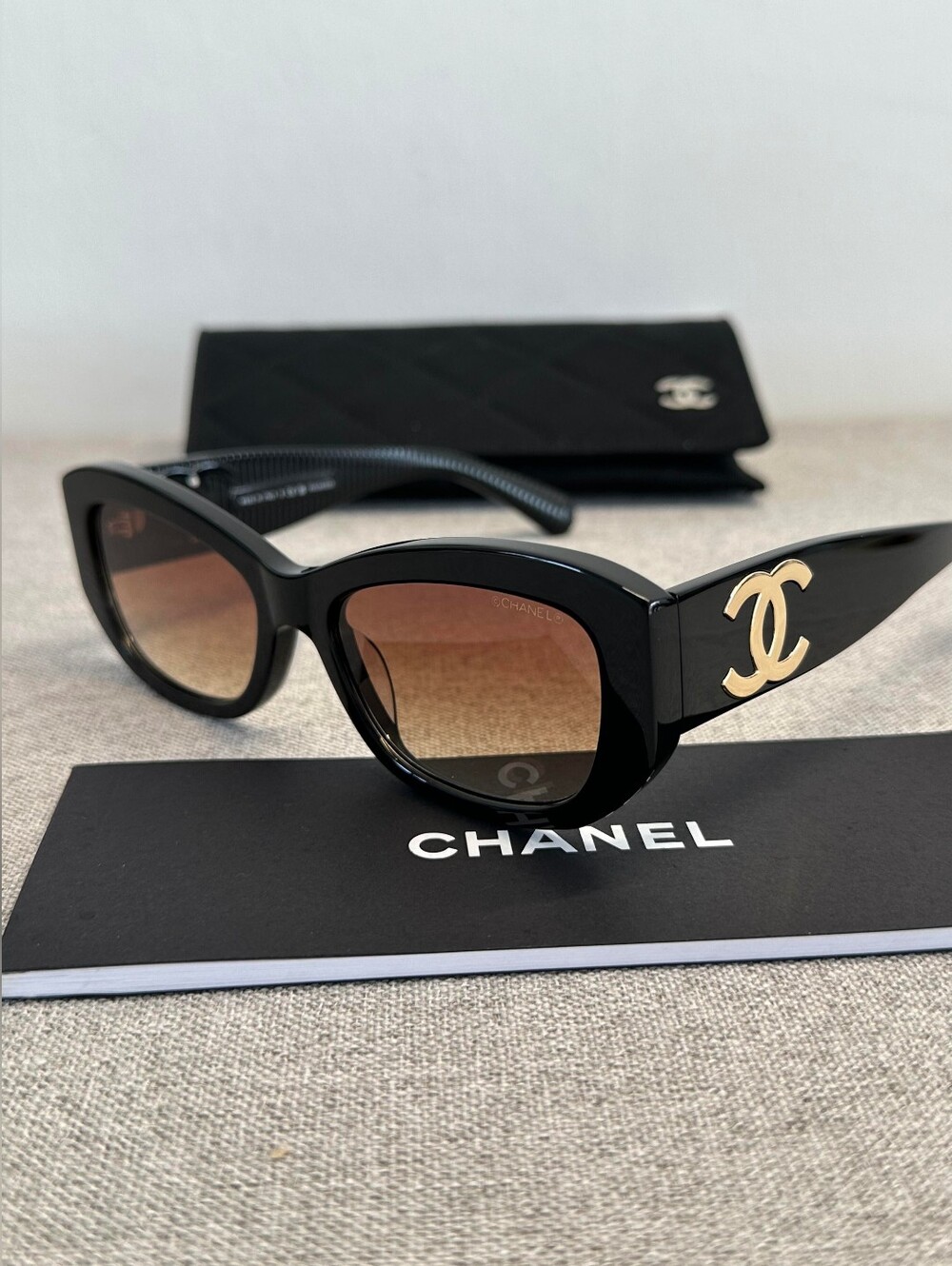 CHANEL Black Frame Sunglasses with Gold CC Logos and Brown Gradient Lenses - Picture 6 of 8